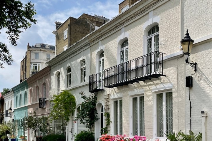 A pretty, colourful alleyway in London